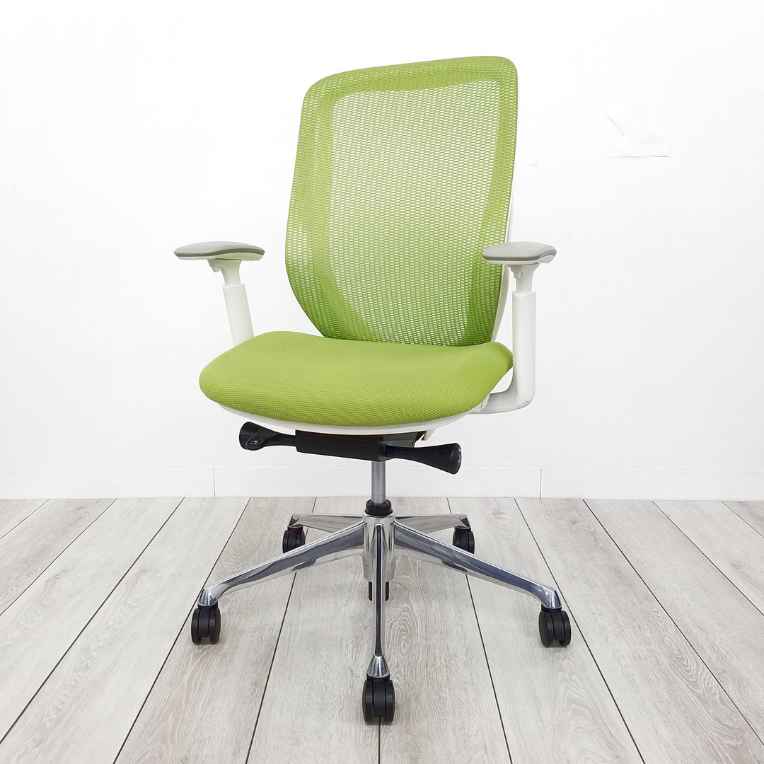 【KS】【三次元曲面が身体にフィット！】■オカムラ製　シルフィーチェア　可動肘付　ライムグリーン
                        シルフィーメッシュ
                                    中古
            