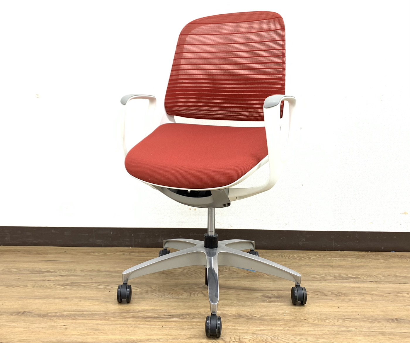 中古】ルーチェ 81L1GA FGR9 オカムラ/okamura 肘付ローバックチェア  