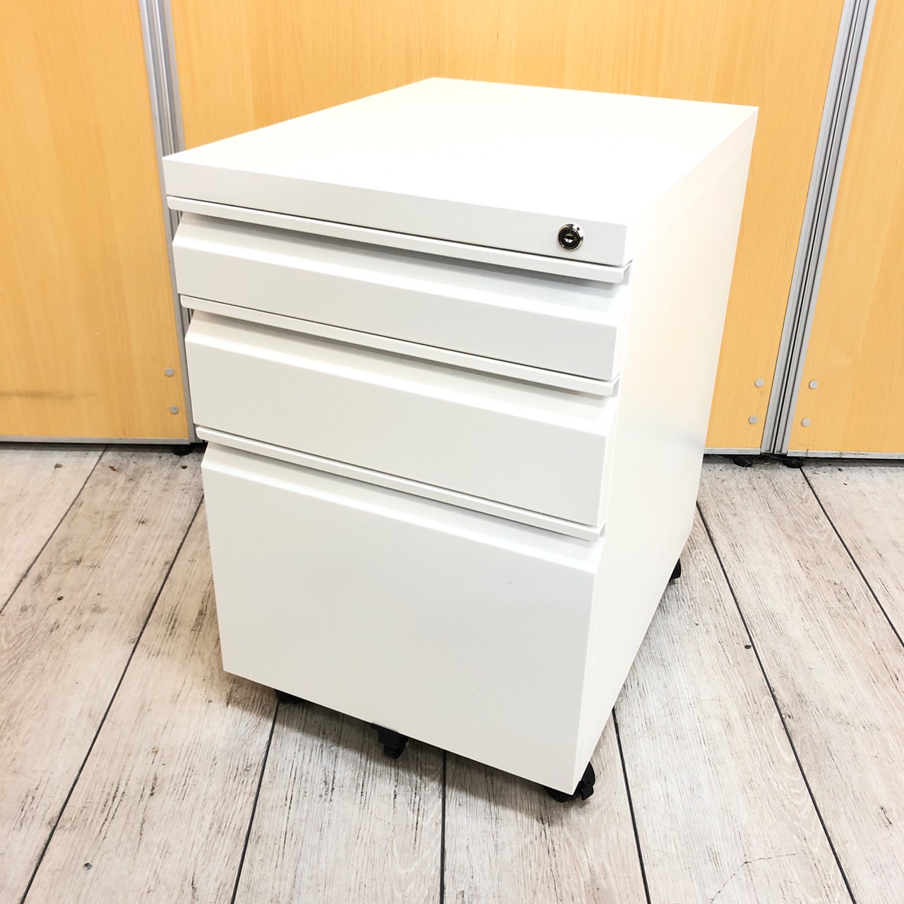 【格安３段ワゴン入荷！！】　3段ワゴン　　ホワイト　収納や移動に便利
                        その他シリーズ
                                    中古
            