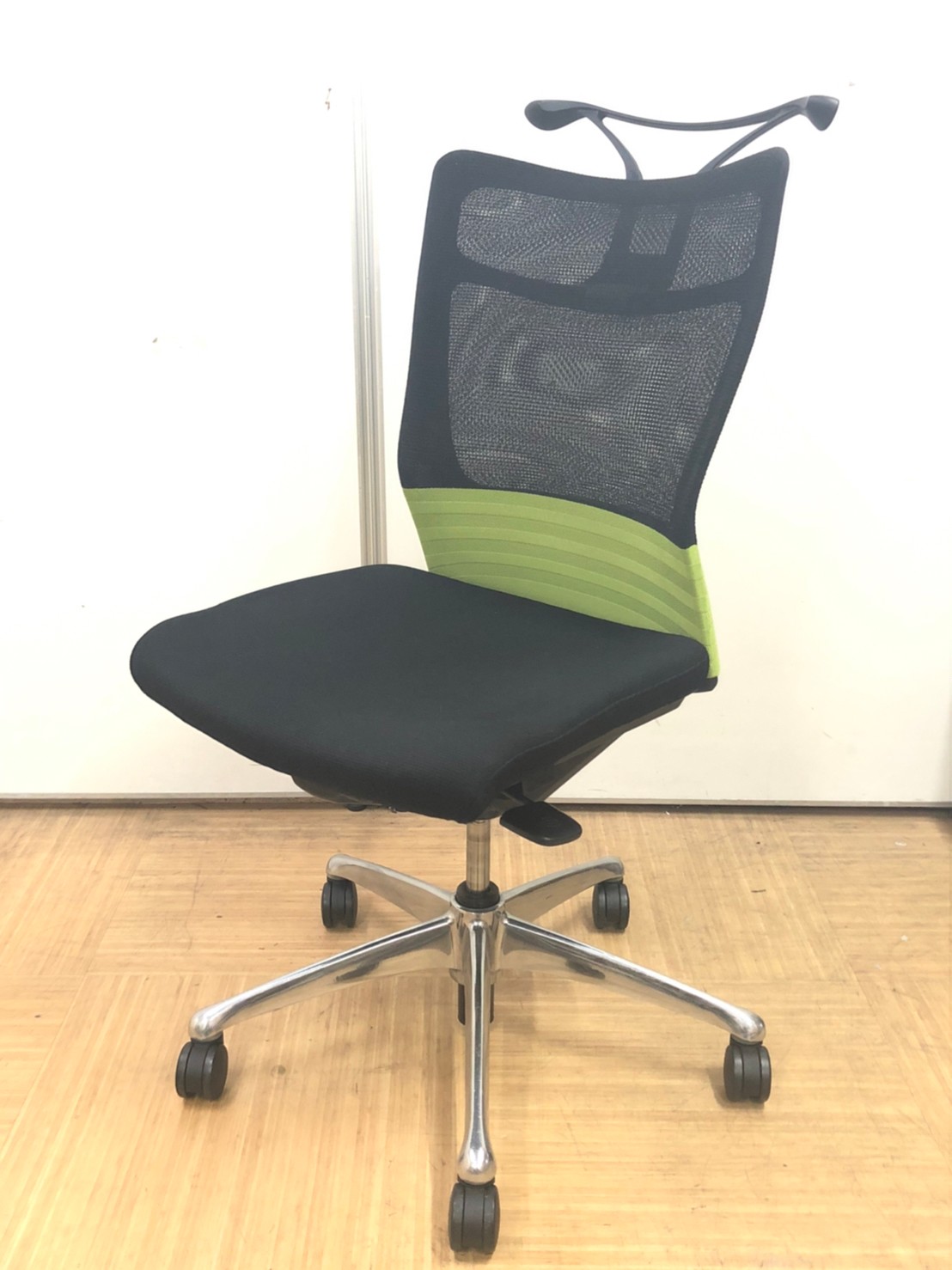 【オカムラのロングセラーチェア】【リピーター続出！】
                        フィーゴメッシュチェア
                                    中古
            