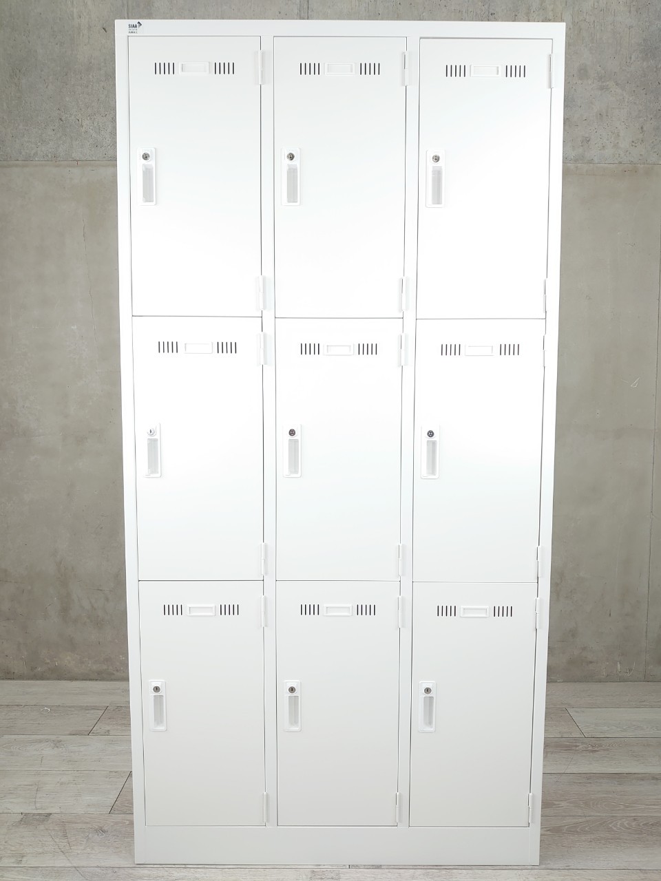 【省スペースで多人数分収納できます！】■9人用ロッカー　ホワイト　生興製『SLKシリーズ』【関東倉庫在庫品】【新品】【弊社使用管理コード：SCHU】
                        ＳＬＫロッカー
                                    新品
            