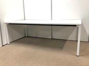 【なんと4台入荷！】2018年製のミーティングテーブル！！今なら貴重なテーブルが揃います！横幅210cm！