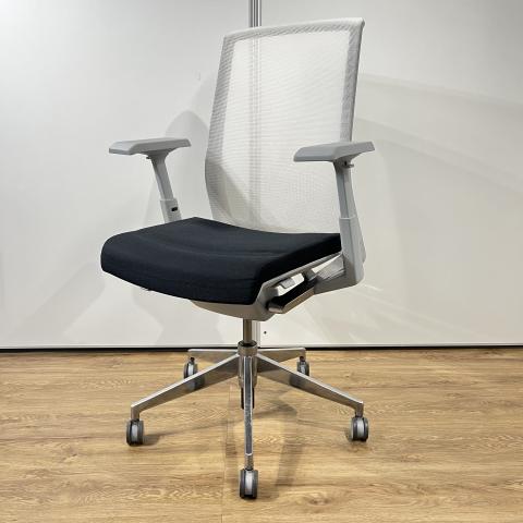 テレワーク　ヘイワース　ベリー　稼働肘　ハイバック　ホワイト
                        ベリー
                                    中古
            