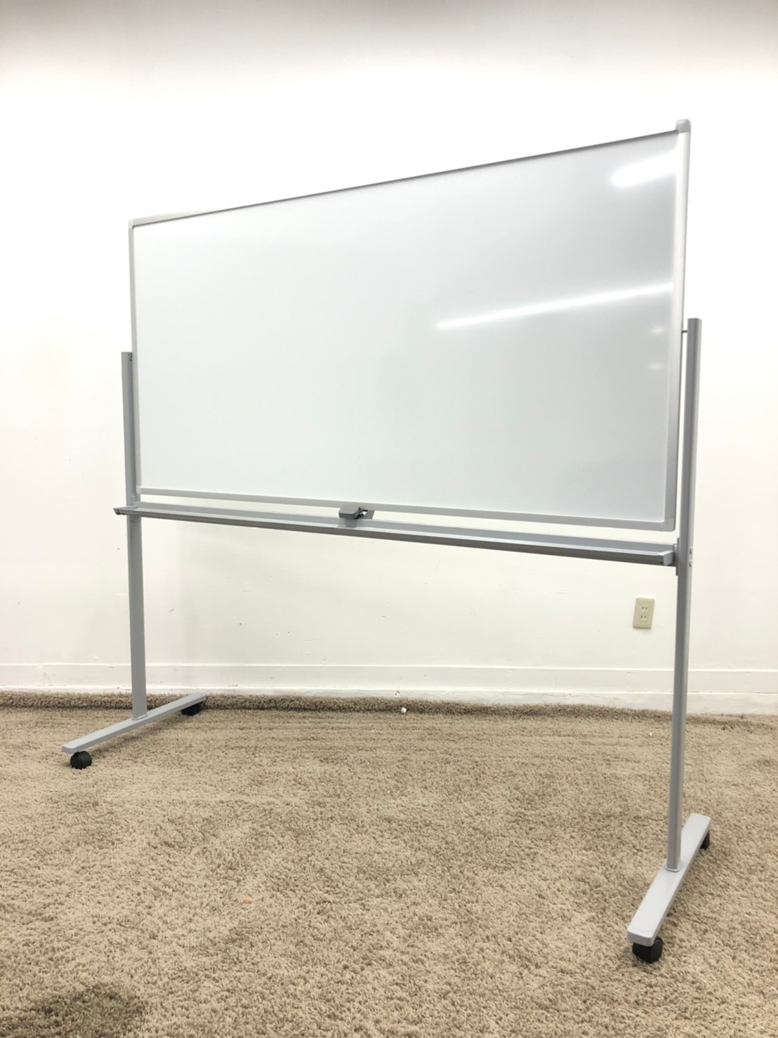 【両面使用】ホワイトボード/横幅1800サイズ/自立式
                        その他シリーズ
                                    中古
            