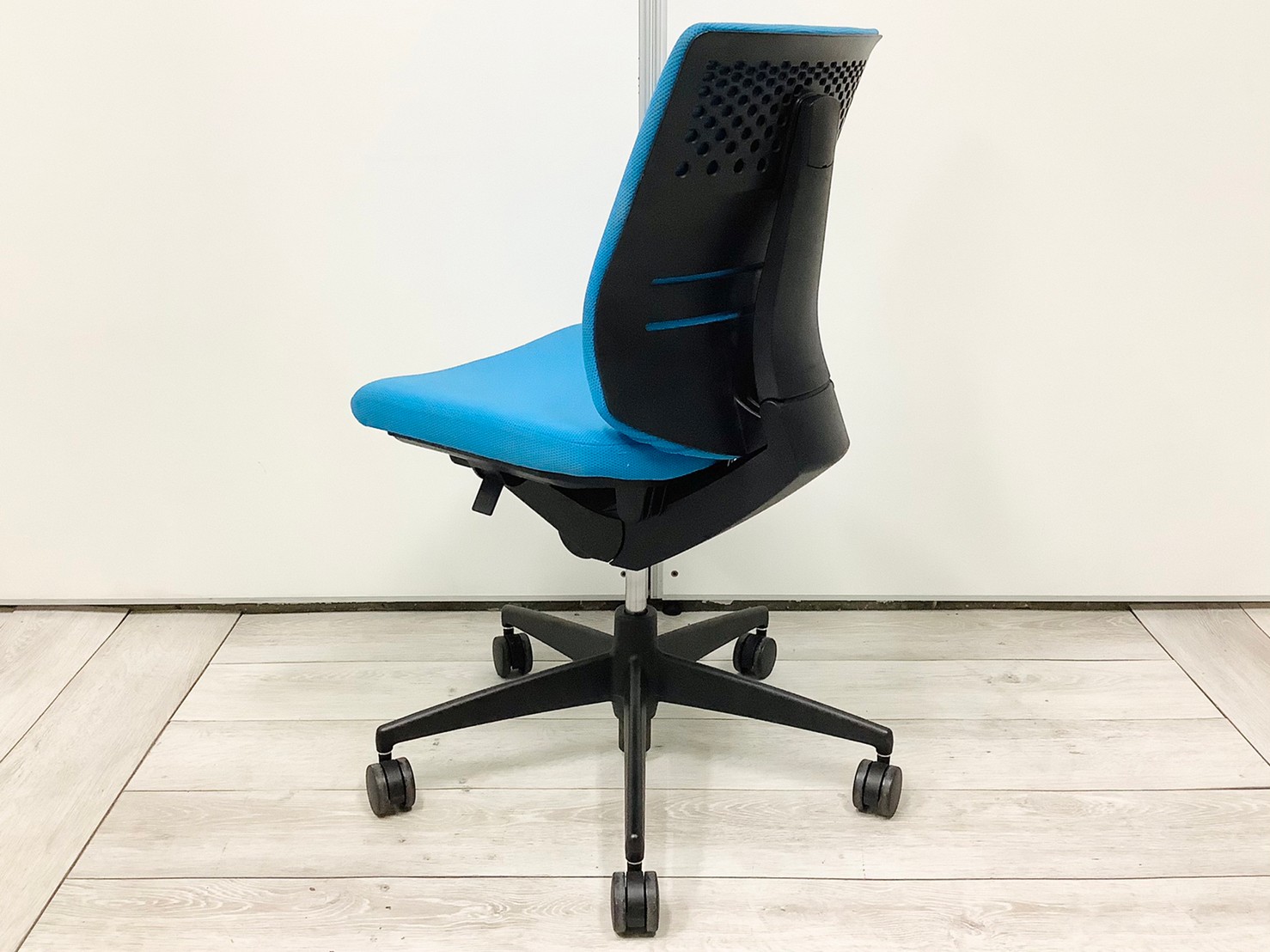 中古】ウィザードチェア CRS-G1800F6 コクヨ/KOKUYO 肘無ローバック