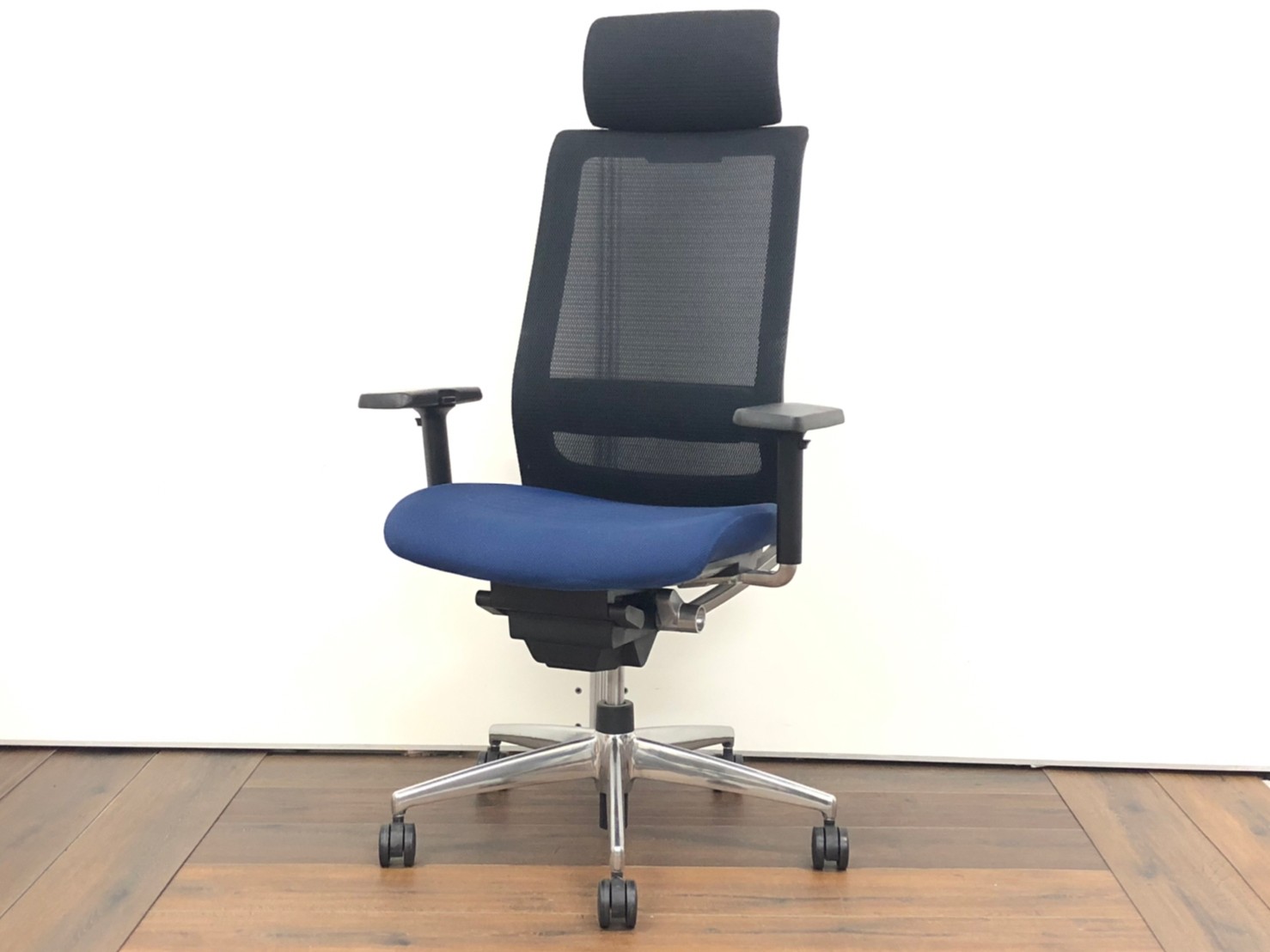 【1脚限定！現物画像】コクヨ　エアフォートチェア　ブルー　【ヘッドレスト付き・エアランバーサポート搭載！】
                        エアフォート
                                    中古
            