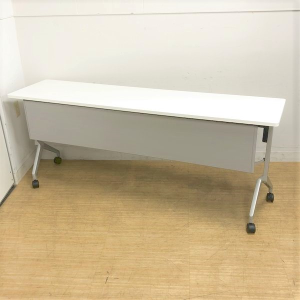 W1800のゆったりサイズ　幕板付き　棚付き　コクヨ　リーフライン　ホワイト天板
                        リーフライン
                                    中古
            