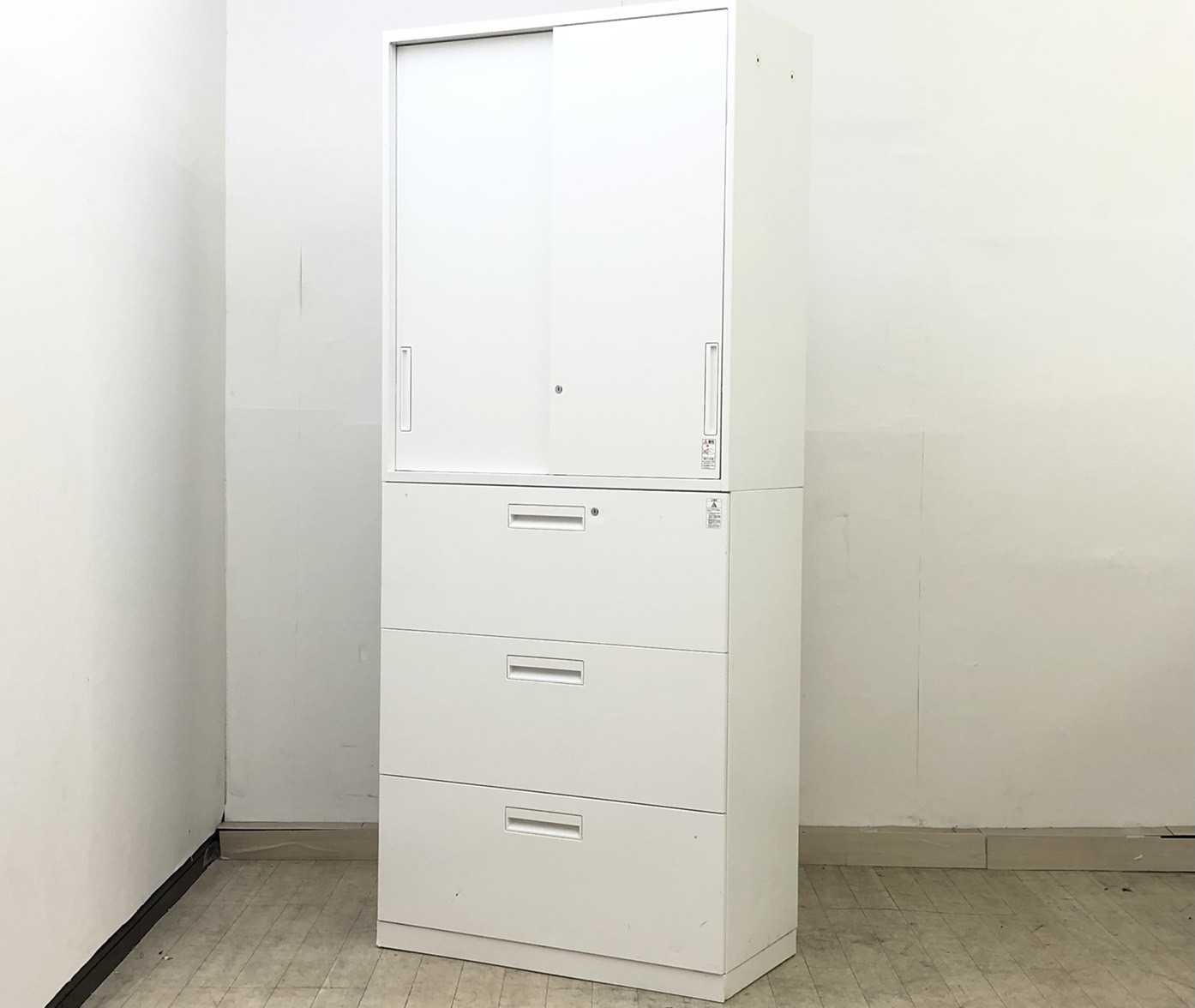 【コクヨ製の上下書庫セット　上段：引き違い(2枚扉)　下段：3段ラテラル）】エディアシリーズ　【大量収納！レアな引き戸タイプ】
                        エディア
                                    中古
            