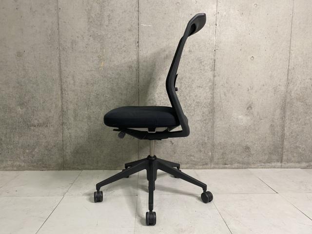 vitra ブラックチェア 「ゼロスリー」 スタイリッシュな椅子