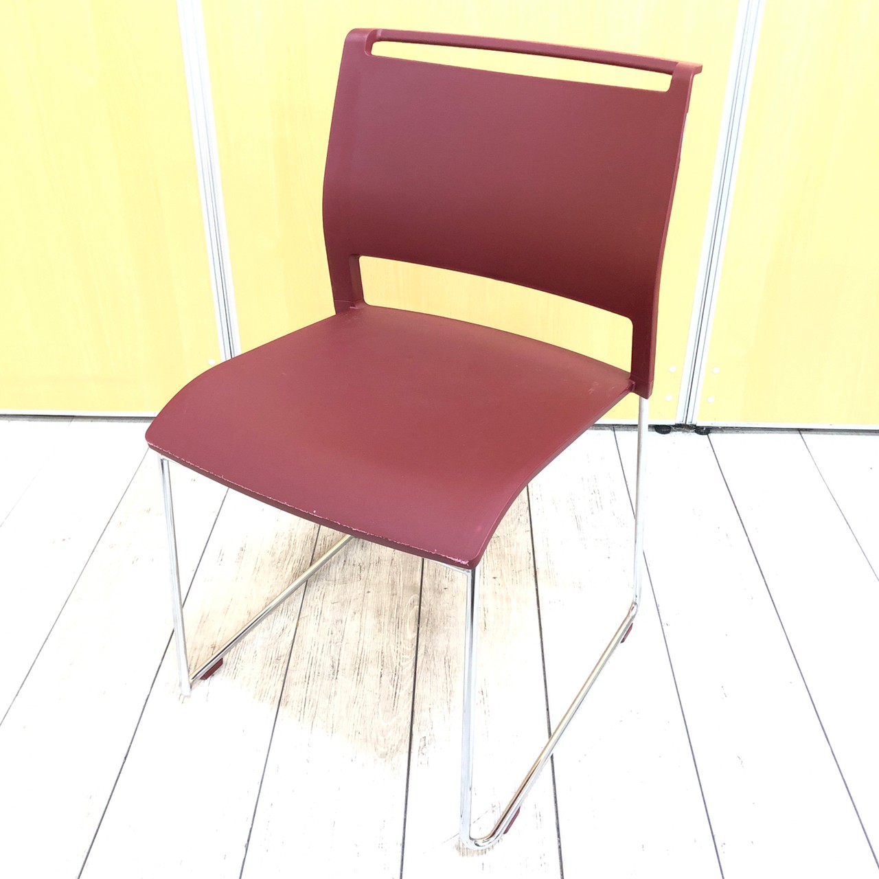 【おしゃれなスタッキングチェア入荷】ワインレッド　
                        その他シリーズ
                                    中古
            