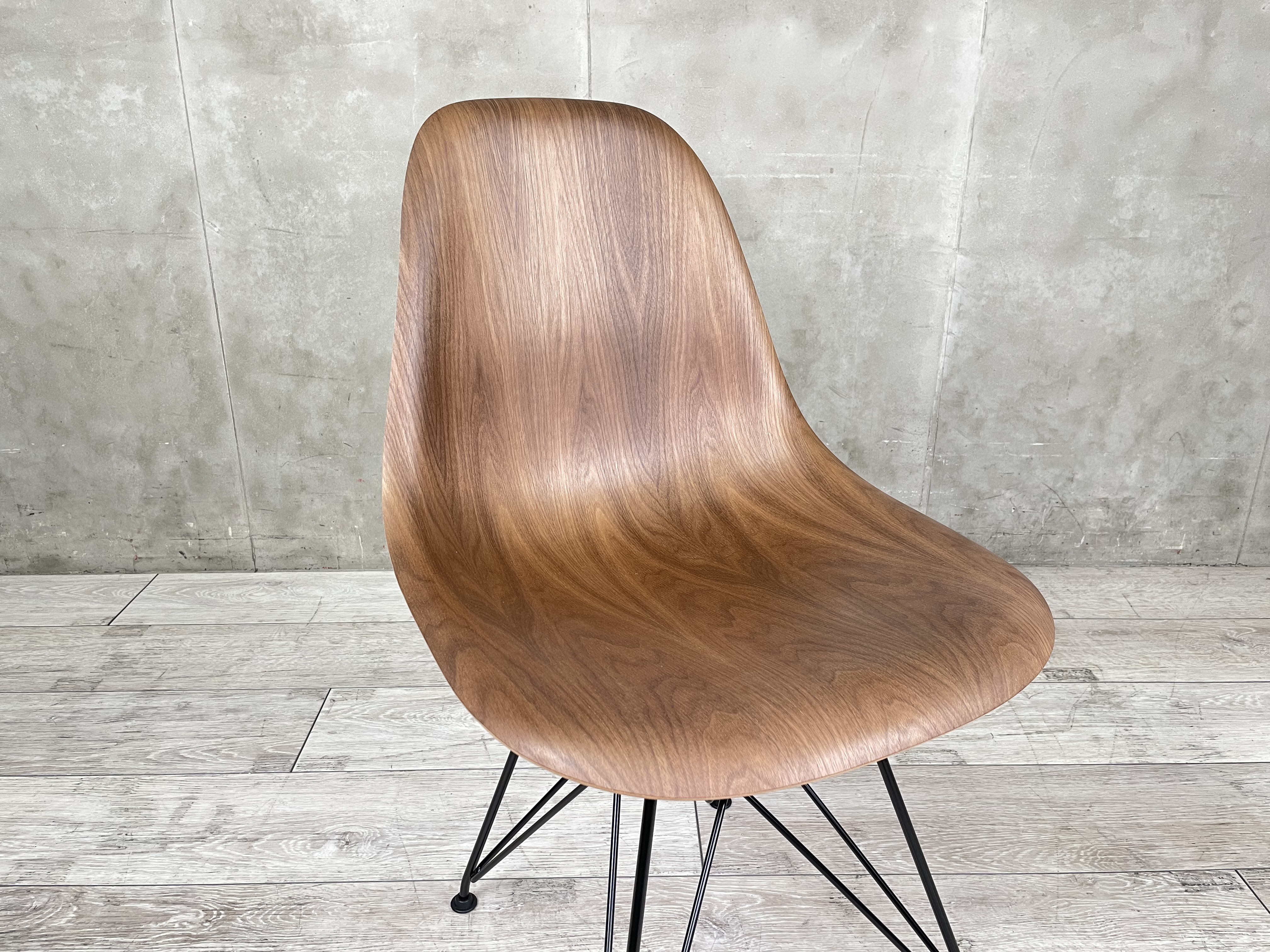 junstarHerman Miller イームズ シェルチェア 廃盤 新古品】イームズシェル Herman Miller/ハーマンミラー