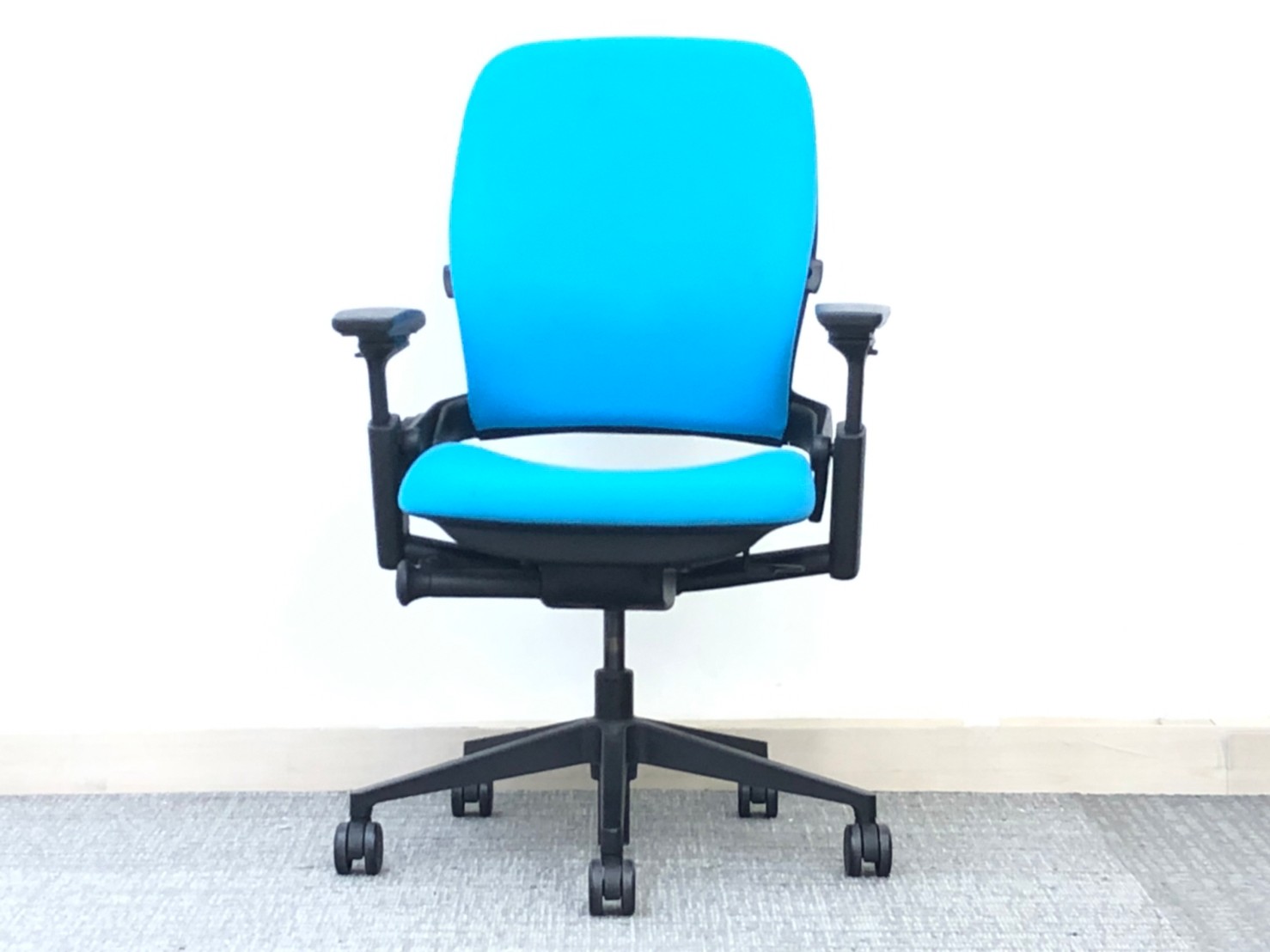 【中古】リープV2 Steelcase/スチールケース 肘付ハイバックチェア 377437 - 中古オフィス家具ならオフィスバスターズ