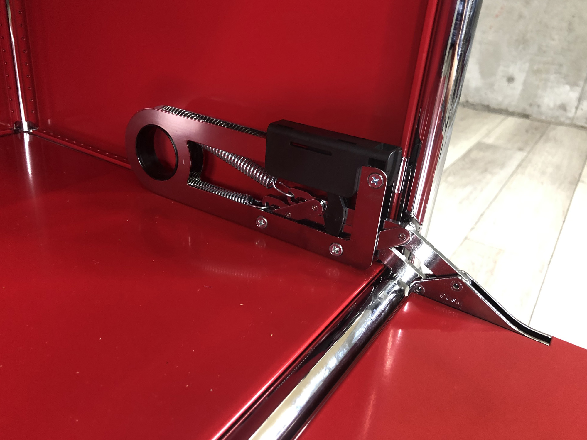 中古　USM Haller USMハラー　キャビネット　ルビーレッド キャスター 中古】USMハラー キャビネット USMハラー 書庫その他 377490