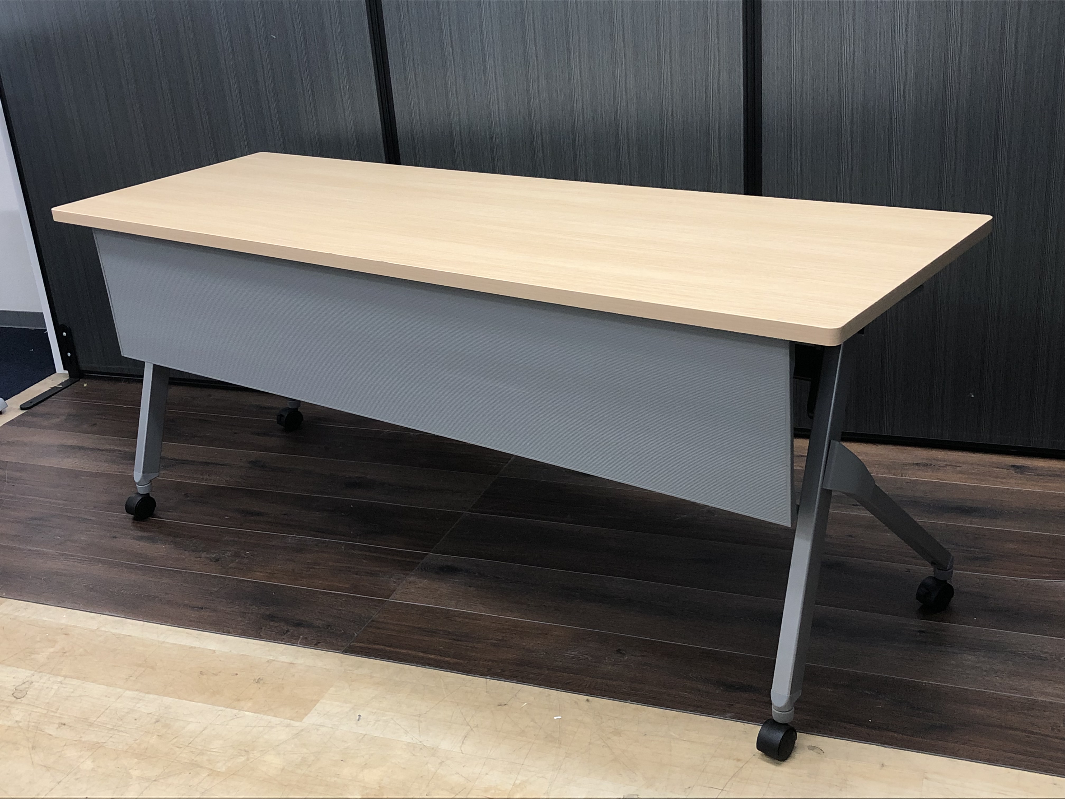 ★在庫入替セール★受付や作業用にもオススメ！お得なリユース品【A00814516】
                        フラプター
                                    中古
            