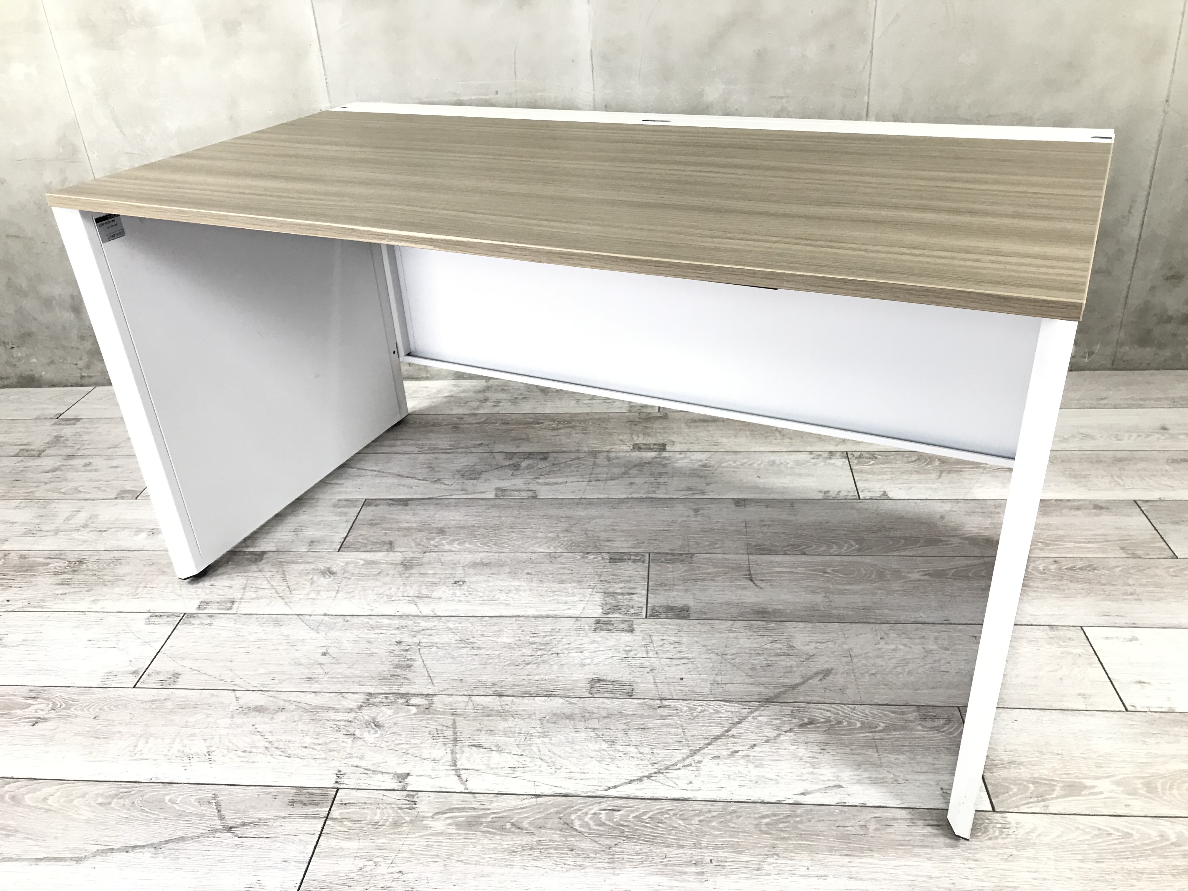 【6台入荷！】片面フリーアドレスデスク、木目天板で高級感あります！■イトーキ/インターリンク/アッシュドオーク/1400㎜
                        インターリンク
                                    中古
            