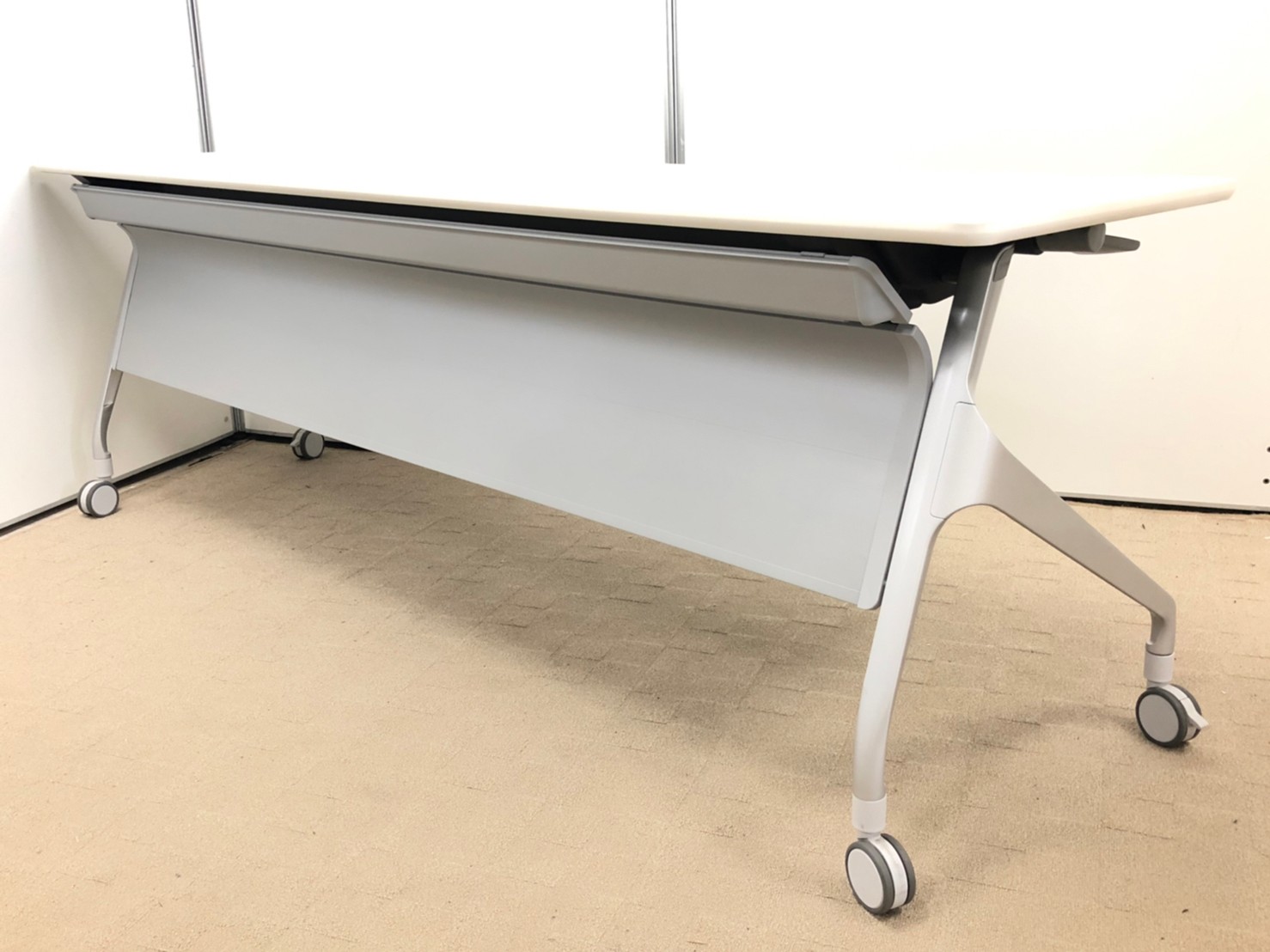 【今ならロットでご提案可能！】広いサイズ+希少在庫品！セミナールーム、カンファレンスルーム用におすすめ！■コクヨ/EPIPHY/ホワイト
                        エピファイ
                                    中古
            