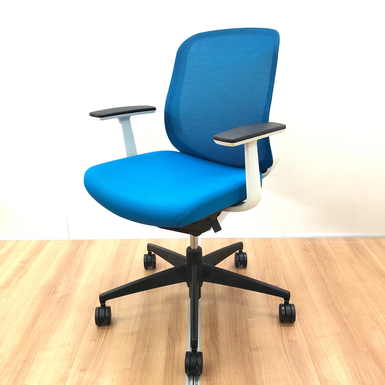 【定番商品！！】コクヨ製/シロッコチェア/ターコイズブルー
                        シロッコ
                                    中古
            