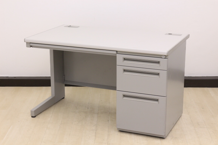 【在庫入替セール20％OFF】【3段入荷】配線カバー付きでコードを綺麗に整理出来ます。まだまだお問合せが多いグレーのデスクです。◆内田洋行◆FEEDデスク【管理番号：A00863971】
                        FEED
                                    中古
            