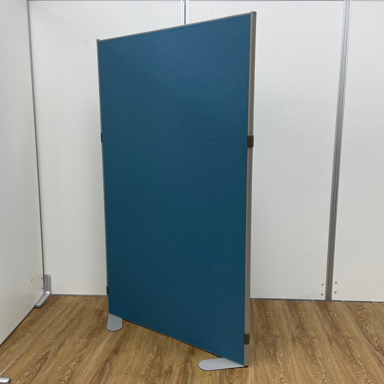 【現品限り・若干汚れ・使用感あり】コクヨ製　自立式　クロスタイプ　高さ1500！！
                        その他シリーズ
                                    中古
            