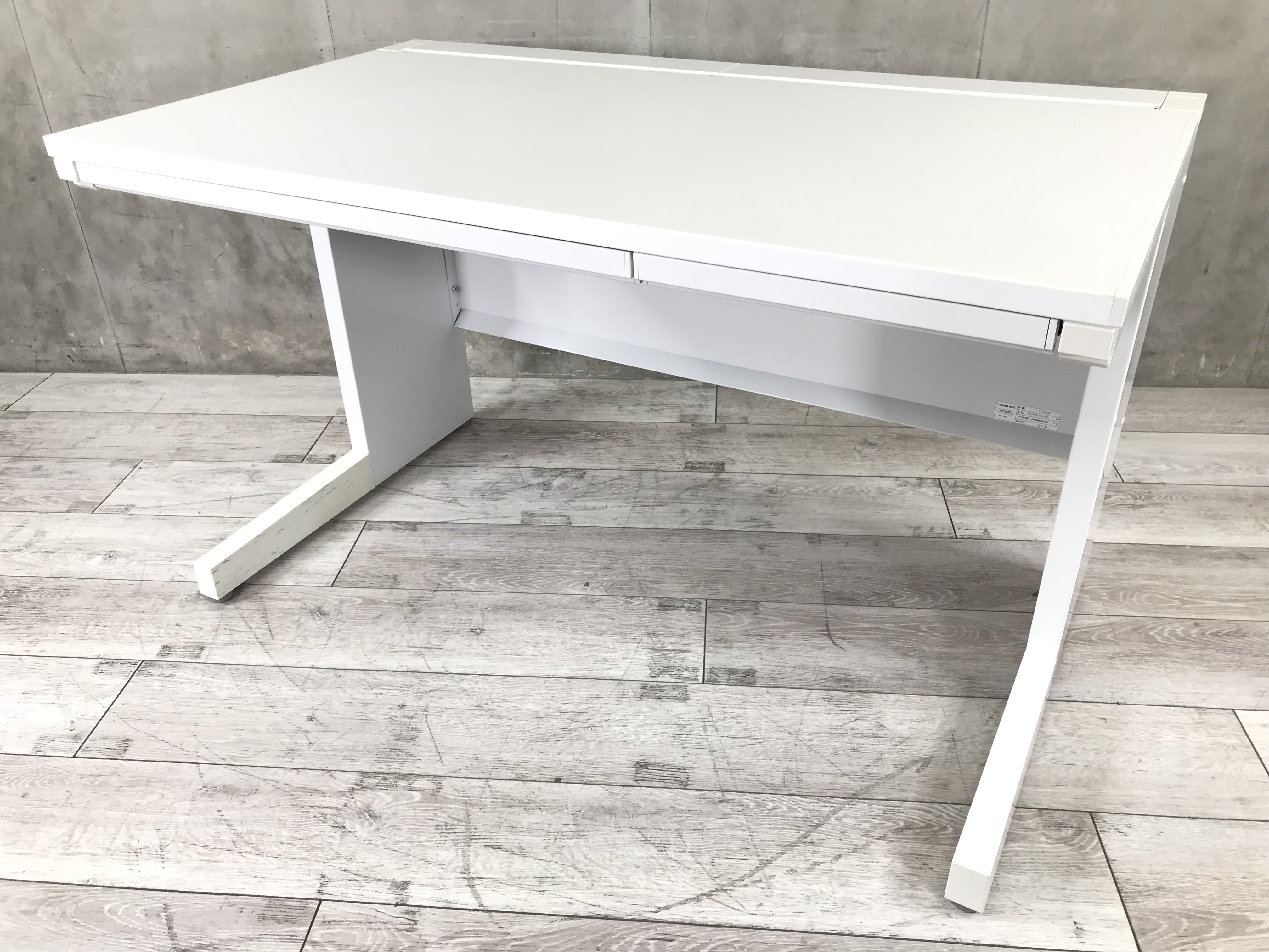 【大人気シリーズ！】W1200のホワイト天板の定番デスク！配線付き！◆内田洋行/スカエナ/ホワイト
                        スカエナ
                                    中古
            