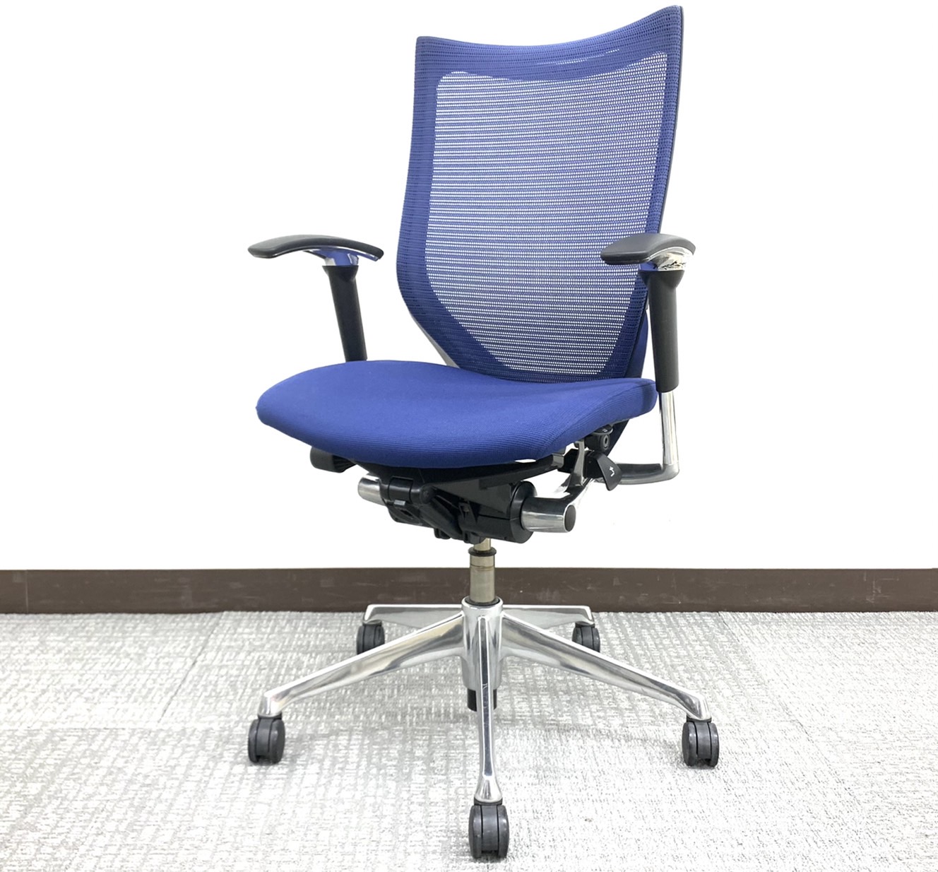 【2脚限定】商品入替セール！海最高！オーシャンブルーバロン（Baron）チェア※可動肘かけ＆ポリッシュフレーム仕様◆オカムラ製【RP】
                        バロンチェア
                                    中古
            