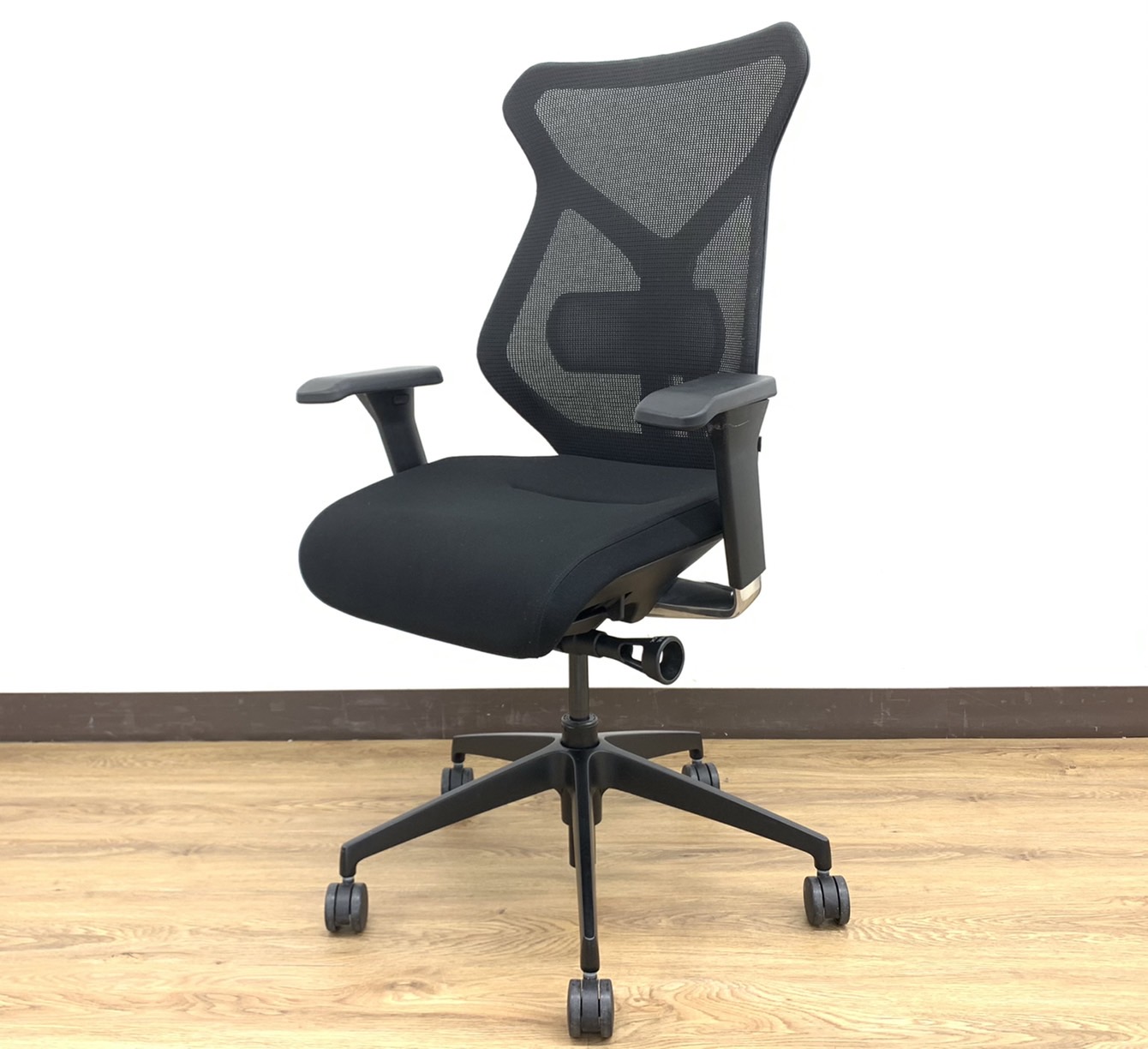 【2018年製Aランク】【￥45,000⇒￥31500】商品入替セール！
良質デザイン高機能セクア（Sequa）チェアランバーサポート付＆可動肘掛け仕様◆イトーキ製【RP】
                        セクア 樹脂
                                    中古
            