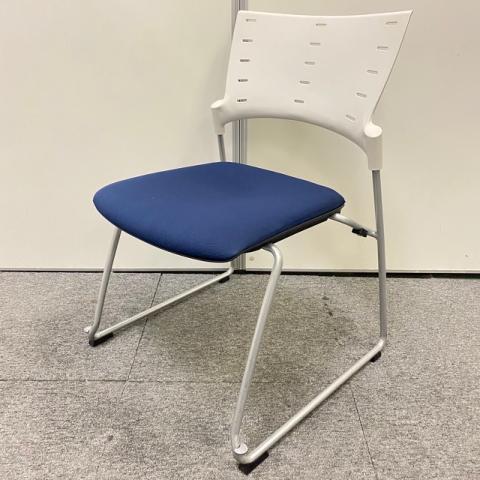 【3脚限り・商品入替のため】イトーキ製　マノスシリーズ　ホワイトｘブルー　スタッキングチェア！！
                        マノスチェア
                                    中古
            