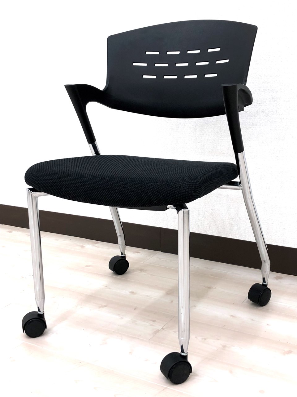 【法人様おすすめ！】スタイリッシュなスタッキングチェアが入荷！■イトーキ/カクタス/ブラック
                        カクタス
                                    中古
            