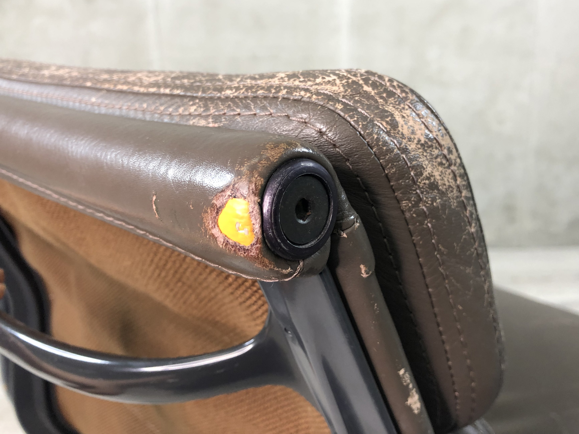 中古】イームズ ソフトパッド Herman Miller/ハーマンミラー 肘 中古】イームズ ソフトパッド Herman Miller/ハーマンミラー 肘