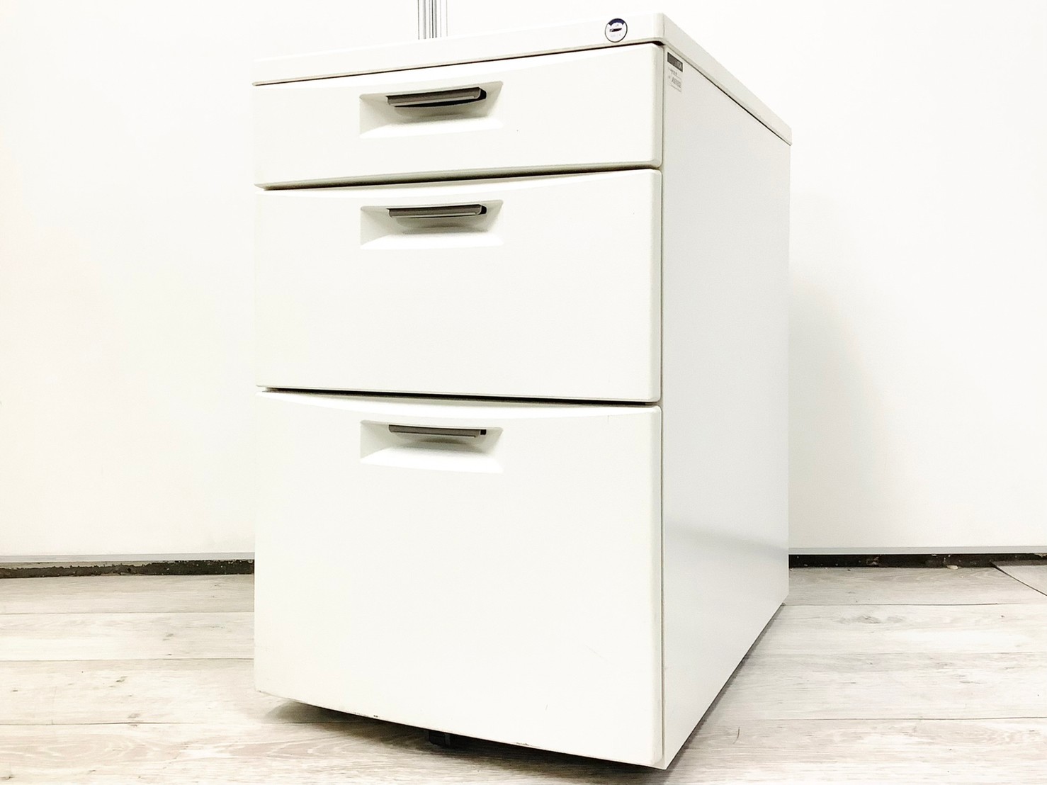 【￥8,700⇒￥7,900　商品入替10%OFF】【引き出しの大きさが異なる為、収納効率〇！！】イトーキ（ITOKI）/３段ワゴン/CZ/ホワイト
                        CZシリーズ
                                    中古
            