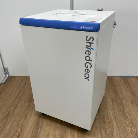 サカエ製　senka25シリーズ　クロスカット　業務用シュレッダー！！　※現物画像
                        千嘉
                                    中古
            