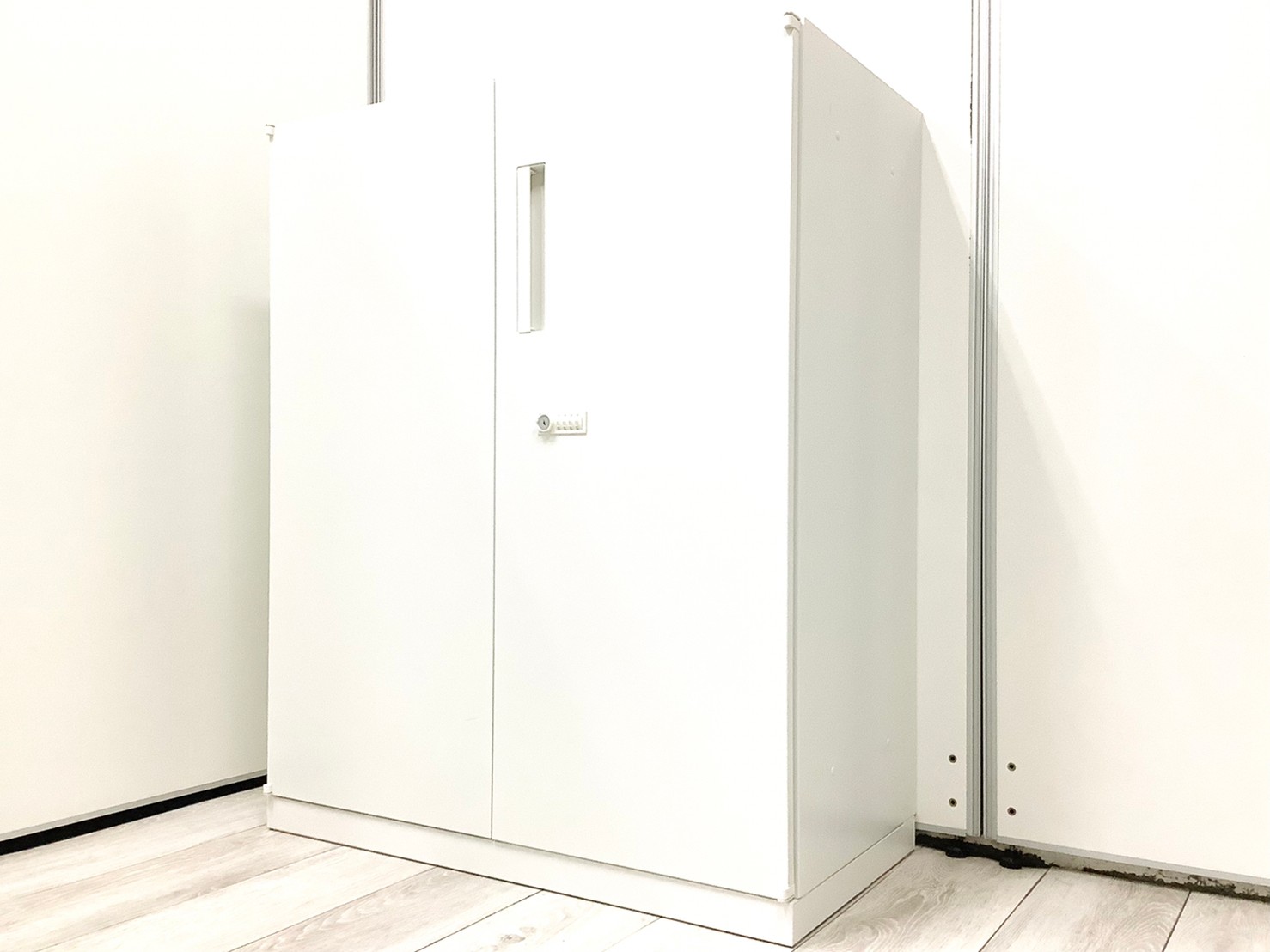 【驚愕の20台！】【在庫入替セール！】内田洋行（UCHIDA）HSシリーズ　両開き書庫　※ダイヤルキーは別途注文可能■ウチダ/HS/ホワイト
                        HSシリーズ
                                    中古
            