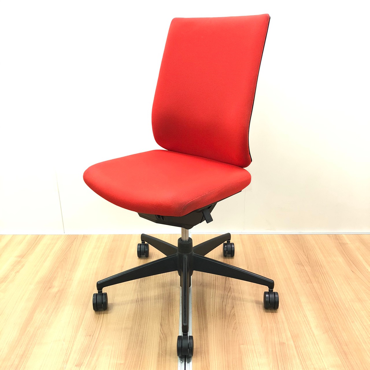 【法人様おすすめ】2つのロッキングメカとランバーサポート/　定番チェア　オフィス　人気チェア
                        ウィザード2
                                    中古
            