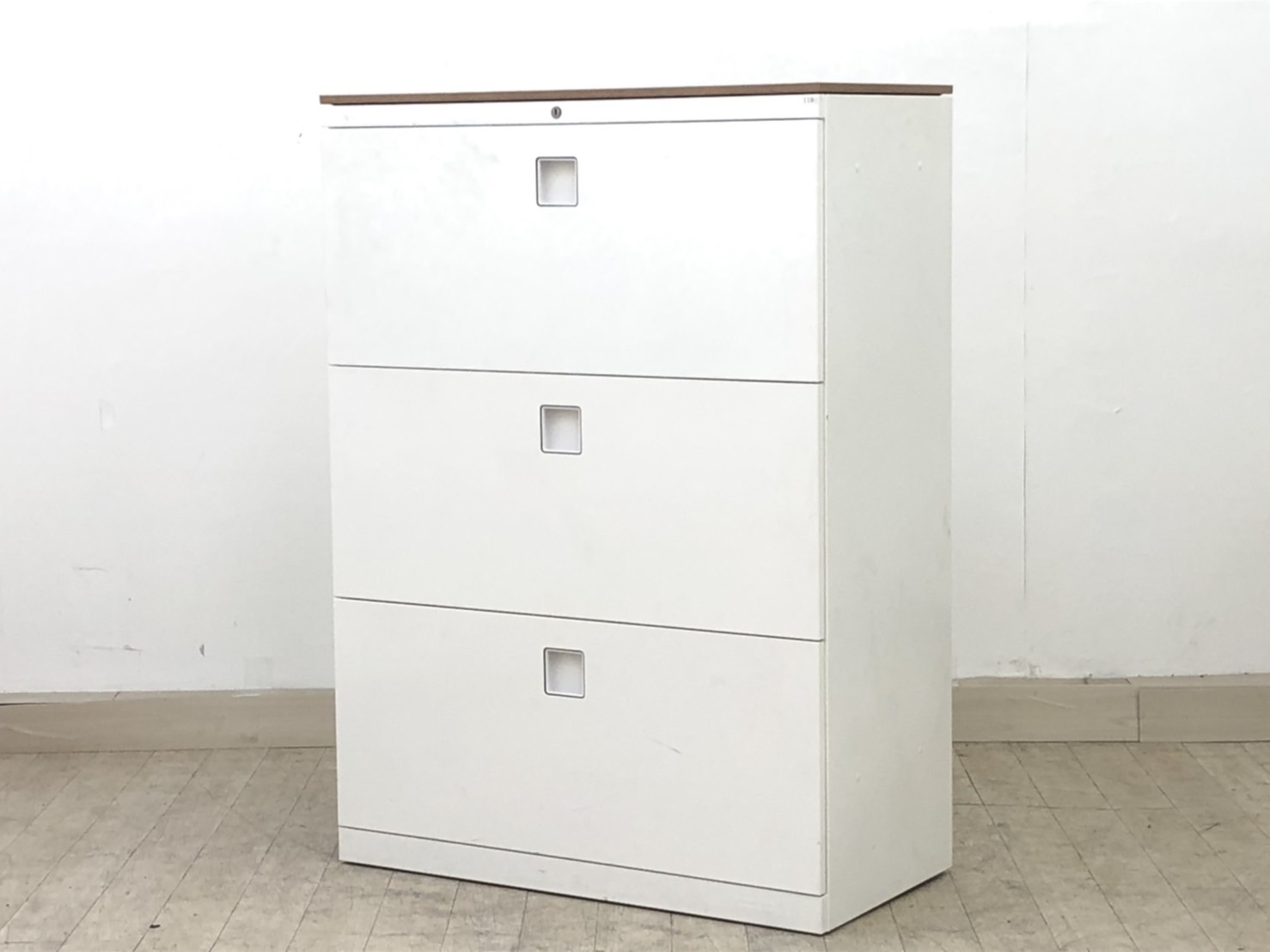 コンパクトなスリムボディ！■オカムラ/レクトライン/ホワイト/幅800mm 奥行400mm
                        セディスタ
                                    中古
            