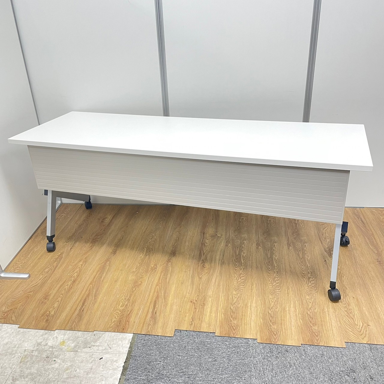 【現品限り】ウチダ製　プラッテシリーズ　W1800サイズ　ホワイトカラー　サイドスタックテーブル！！
                        プラッテ
                                    中古
            