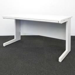 【3台入荷】人気のホワイトデスク入荷いたしました！定番W1400！内田洋行製！中古　平机　スカエナ「Sタイプ」　オフィスデスク　事務机　ホワイト