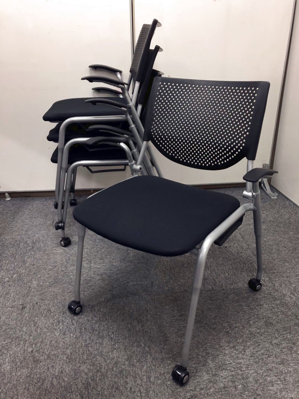 【２セット限定セットで10％OFF！】　セミナーや休憩室、リフレッシュルームなどにも人気！　■オカムラ/プロスタック/ブラック
                        プロスタック
                                    中古
            