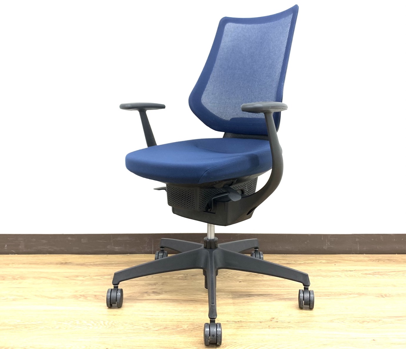 【2019年製】【状態要考慮】ネイビーアタック！イング(ing)チェア蓮田初入店ハイバックメッシュタイプ※固定肘掛け仕様◆コクヨ製【RP】
                        イング
                                    中古
            