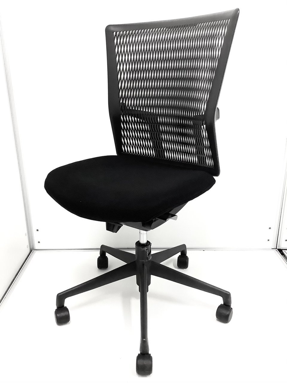 【スタイリッシュなデザイン！】■ウチダ　アクトディアチェア　ブラックメッシュ　背ヌード　在庫入替に伴い今だけお得！　A00856884
                        アクトディアチェア
                                    中古
            