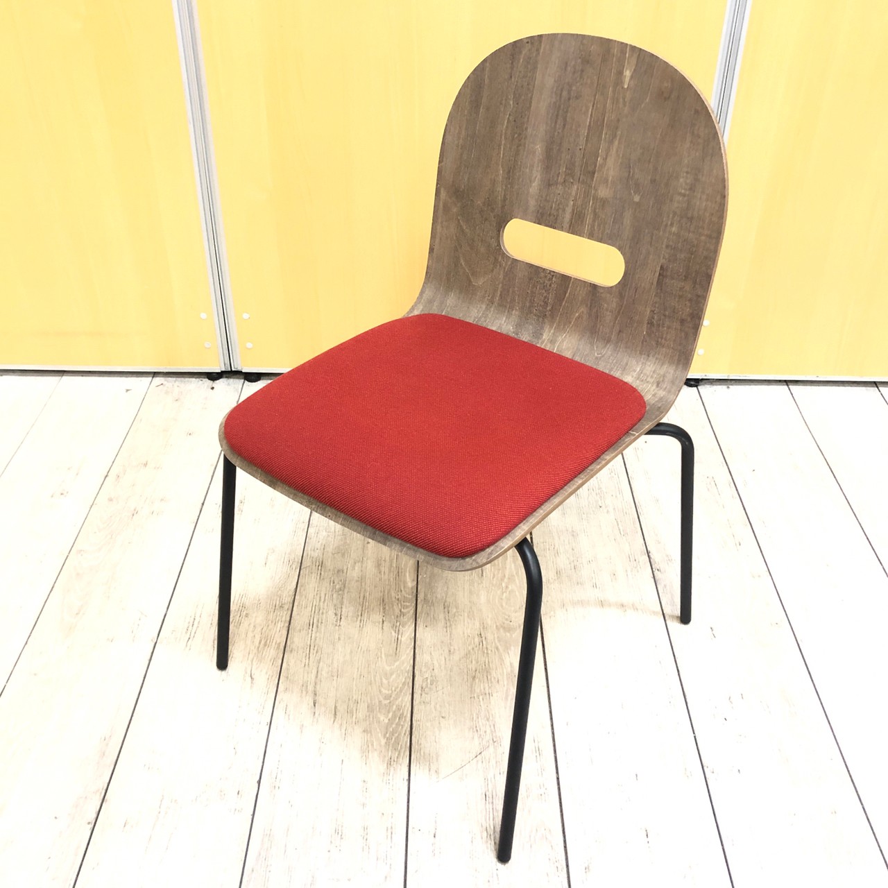 ※在庫入替セール！【各色入荷！】2019年製！イトーキ製deco bocoチェア！　休憩　カフェ　スタック
                        デコボコ
                                    中古
            