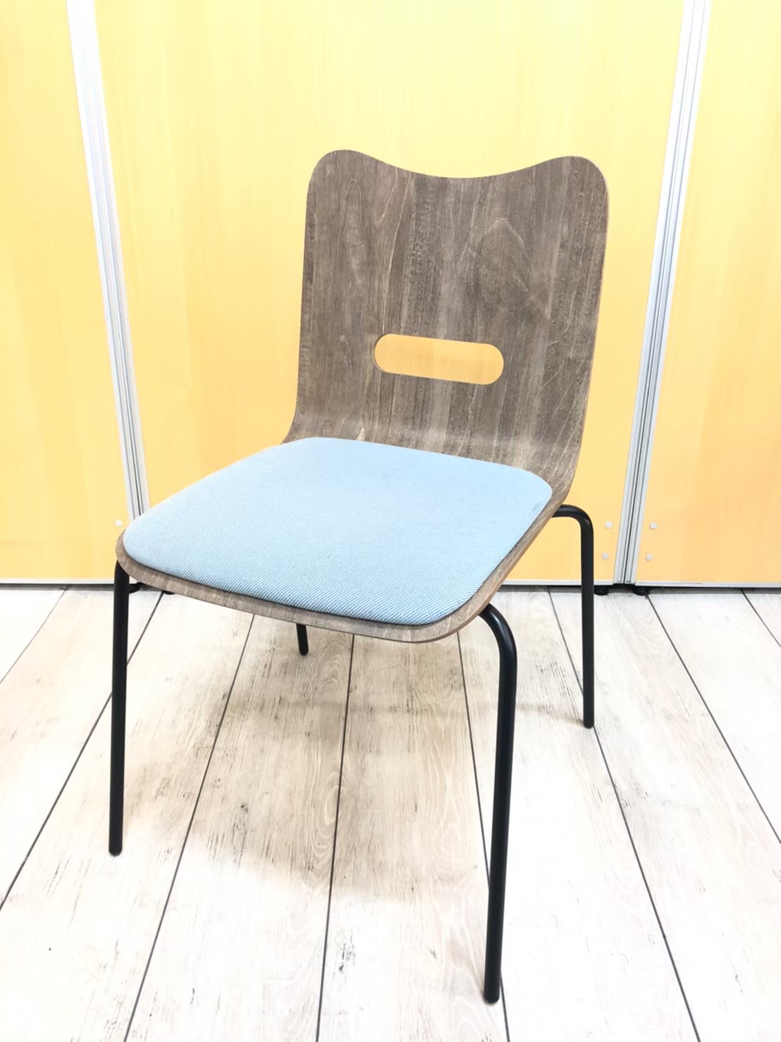 ※在庫入替セール！【各色入荷！】2019年製！イトーキ製deco bocoチェア！　休憩　カフェ　スタック
                        デコボコ
                                    中古
            