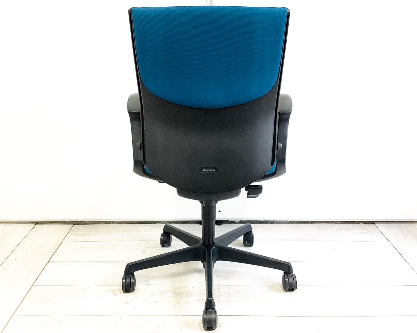 オカム・ＳＧ 中古】エスクード C495ZR-FFW5 オカムラ/okamura 肘付ハイバック