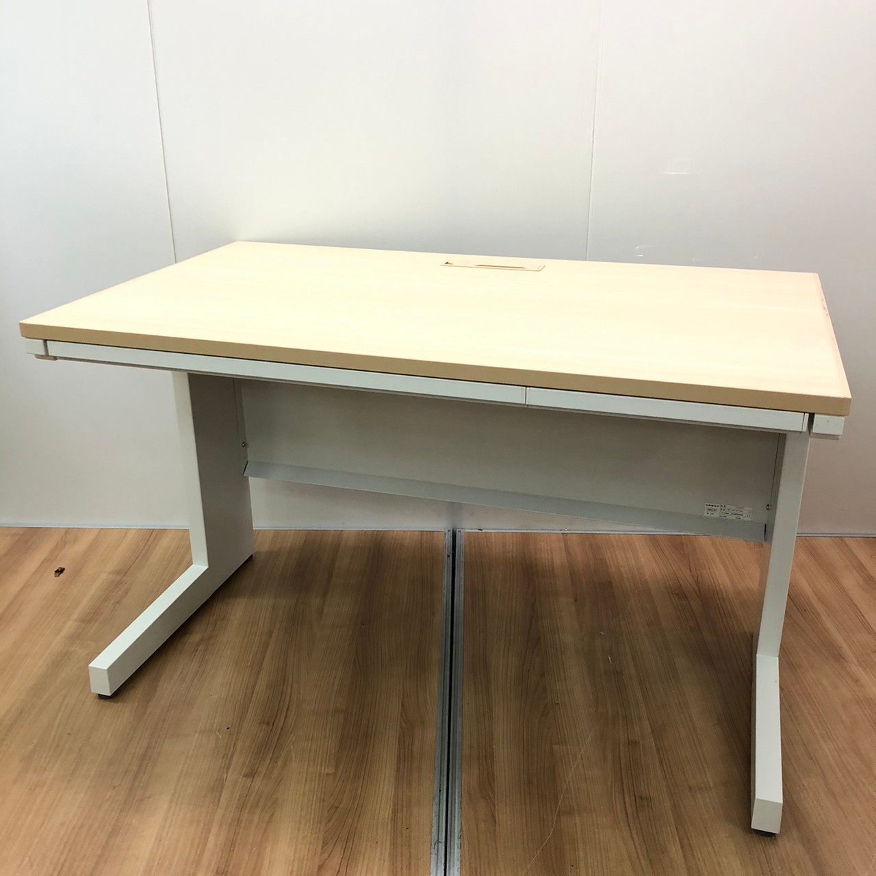 【2021年製】【状態良好品】ウチダ製オフィスデスク　/　レイアウト作成無料　/　今が入替のチャンス
                        スカエナ
                                    中古
            