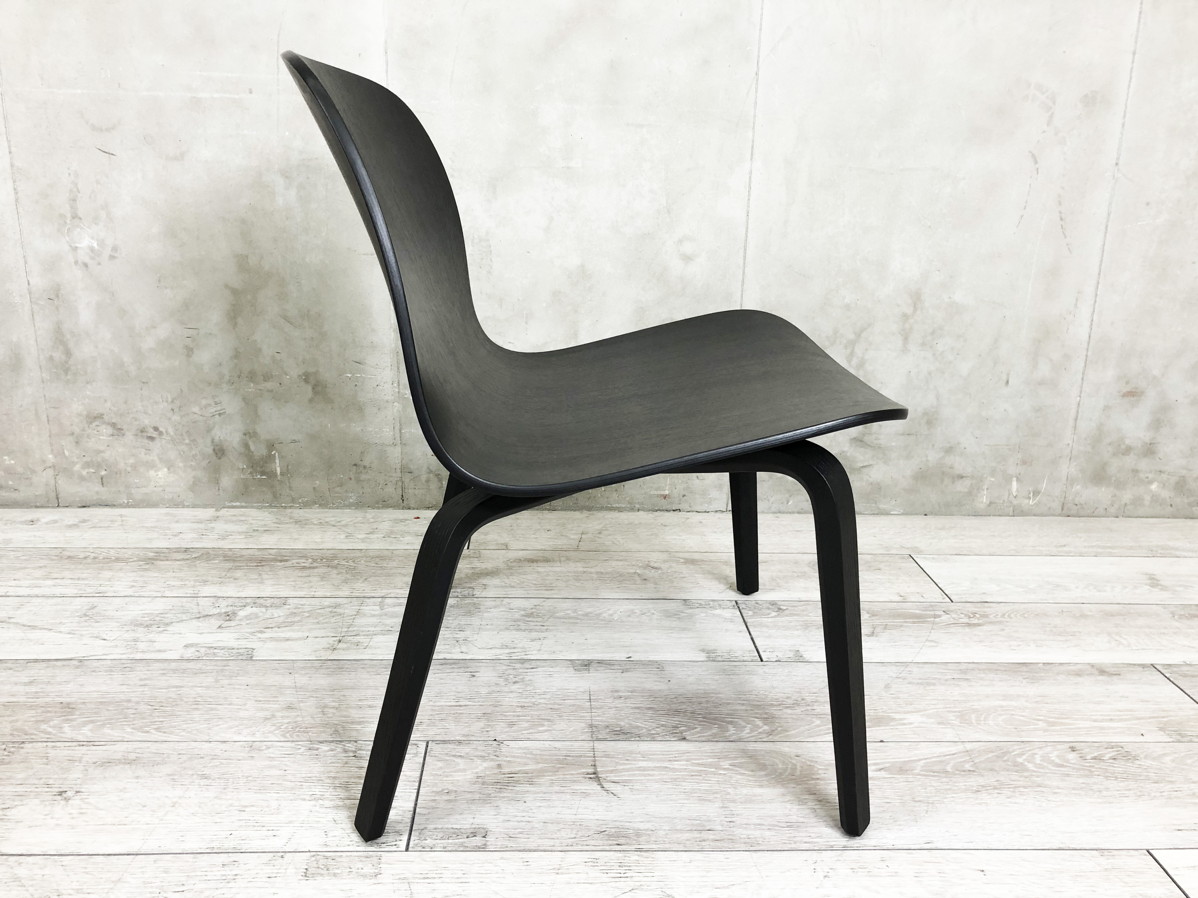 Muuto■VISU LOUNGE CHAIR/ヴィス ラウンジチェア　黒　北欧 ヴィスラウンジチェアの通販 | 家具・インテリア通販 MAARKET