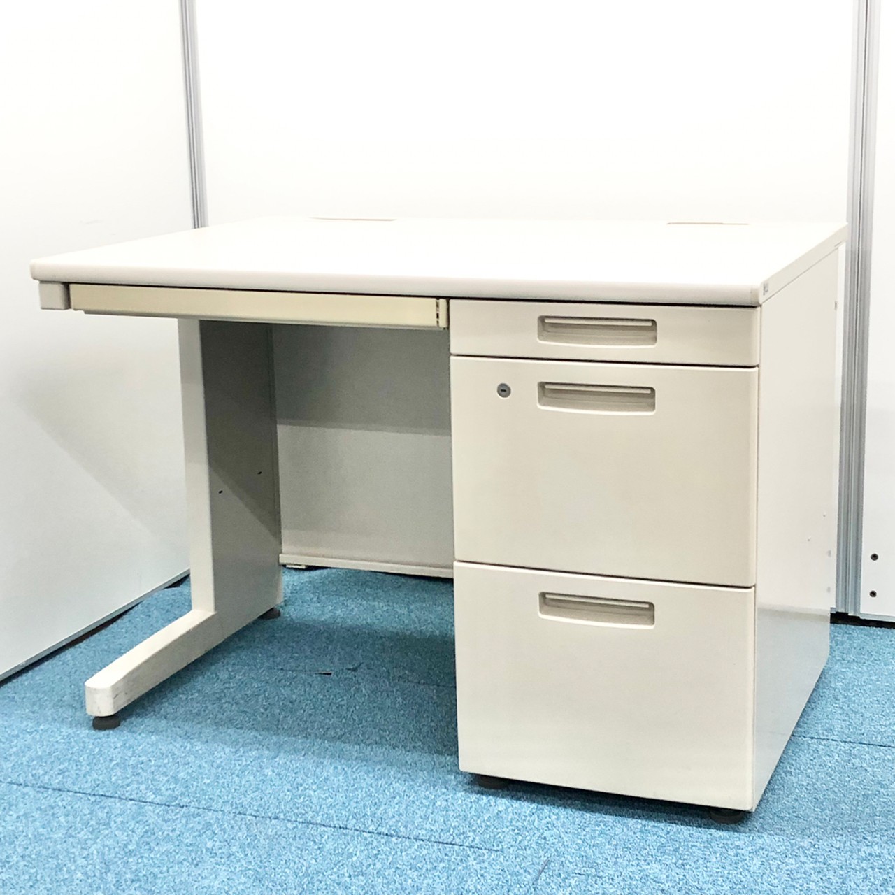 【おなじみの事務机】コクヨ/BSシリーズ/片袖机/ニューグレー
                        新BSシリーズ
                                    中古
            