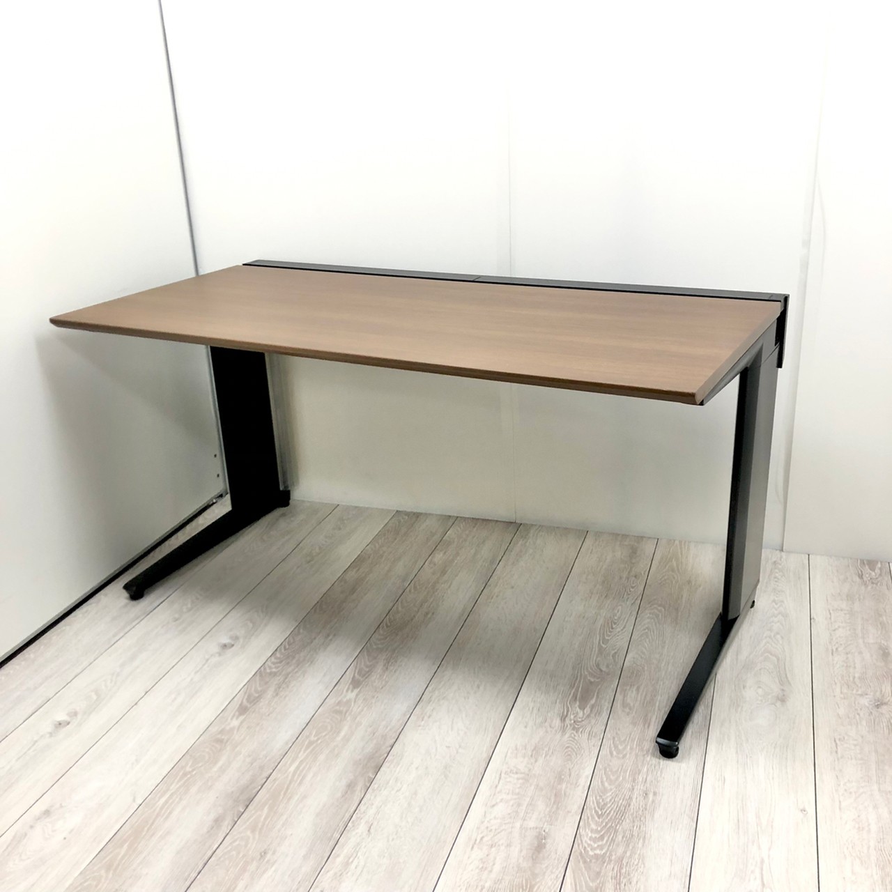 【中央、プロユニットフリーウェイ】オカムラ製プロユニット【夜空につづく平デスク】【暗めのイメージのお部屋にピッタリ】
                        プロユニット
                                    中古
            