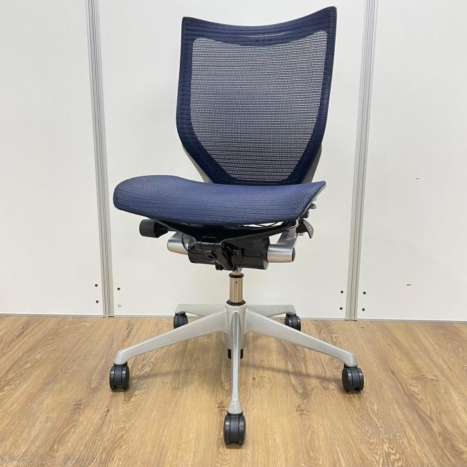 オカムラ製　定番バロンシリーズ　ダークブルー　肘無しローバックチェア！！
                        バロンメッシュチェア
                                    中古
            
