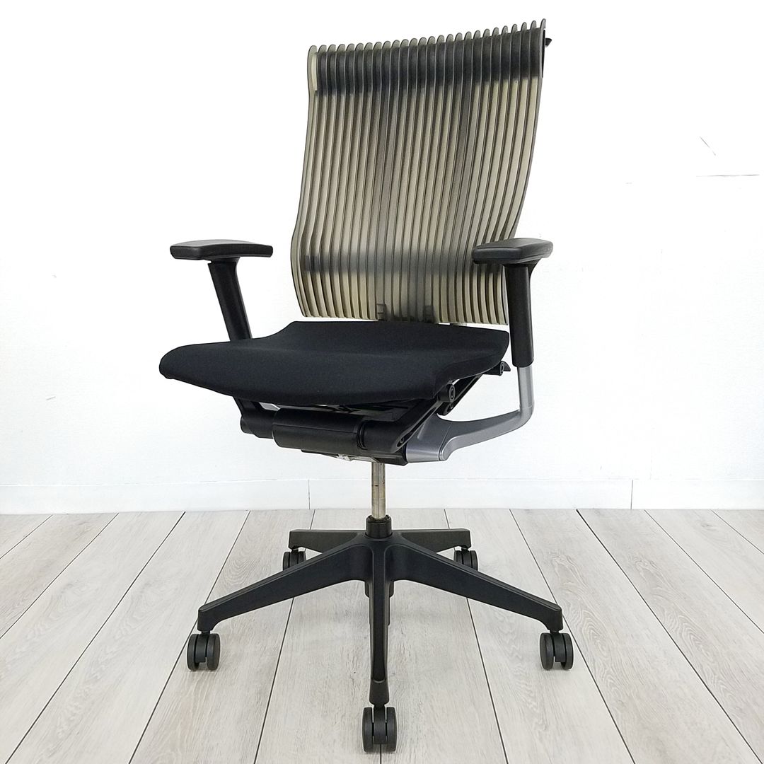 【在庫入替】【6脚限定】イトーキ製高級チェア「スピーナ（Spina）」の入荷！中古　高級チェア　オフィスチェア　在宅ワーク　テレワーク　ハイバック　ITOKI　ブラック　エラストマー　ハンガー付き
                        スピーナチェア（エラストマー）
                                    中古
            