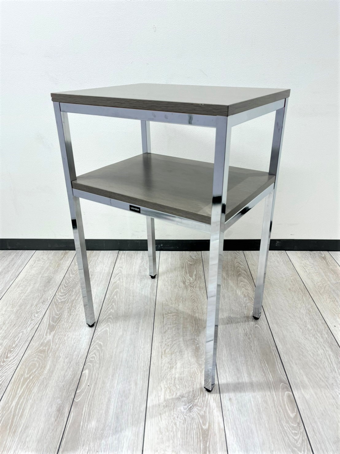 【商品入替特価】【￥3,000→￥1,000】落ち着いたブラウンの電話台　　応接室用としても
                        その他シリーズ
                                    中古
            