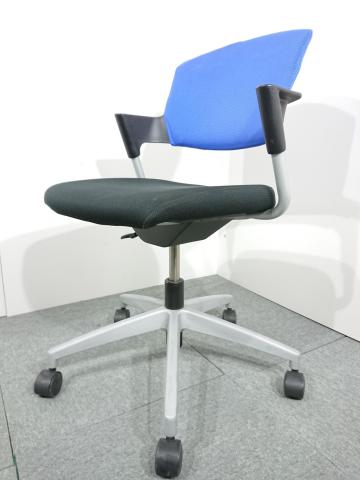 【商品入替のため、6脚限り】コクヨ製　プロッティシリーズ　定番のブルーxブラック！！
                        プロッティチェア
                                    中古
            